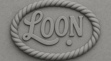 Logo escultural de Loon Salon en San Juan, San Juan, PR, representando su marca distintiva.