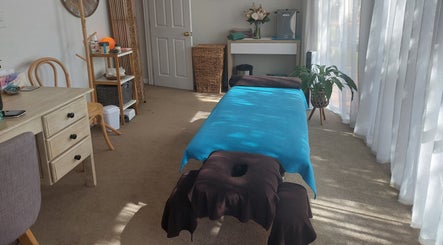 Relaxing massage room at Prime Massage Therapy (West Auckland), Auckland, Auckland, NZ with a cozy treatment bed.
