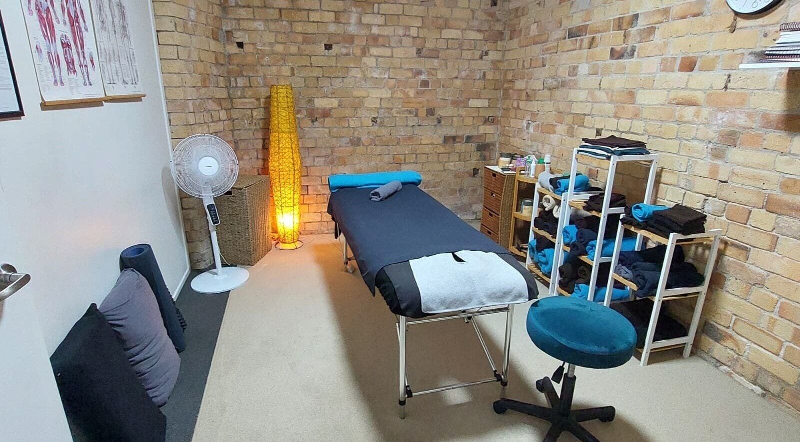 Cozy massage room at Prime Massage Therapy (Onehunga), Auckland, NZ with a bed and calming decor.