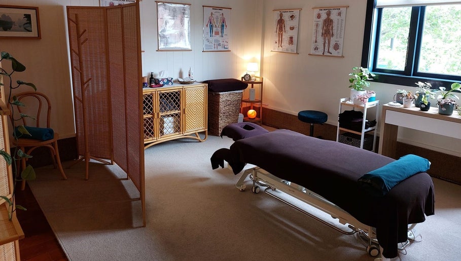 Cozy massage room at Prime Massage Therapy (West Auckland), Auckland, NZ, featuring a therapeutic ambiance.