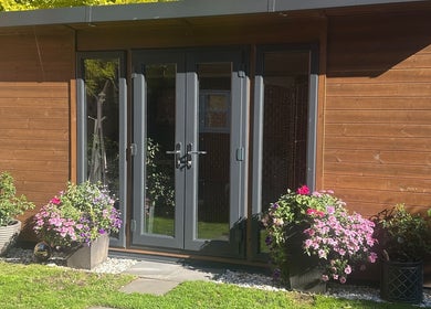 Beauty by Pippa's charming wooden studio with garden at Burton upon Trent, England, GB.