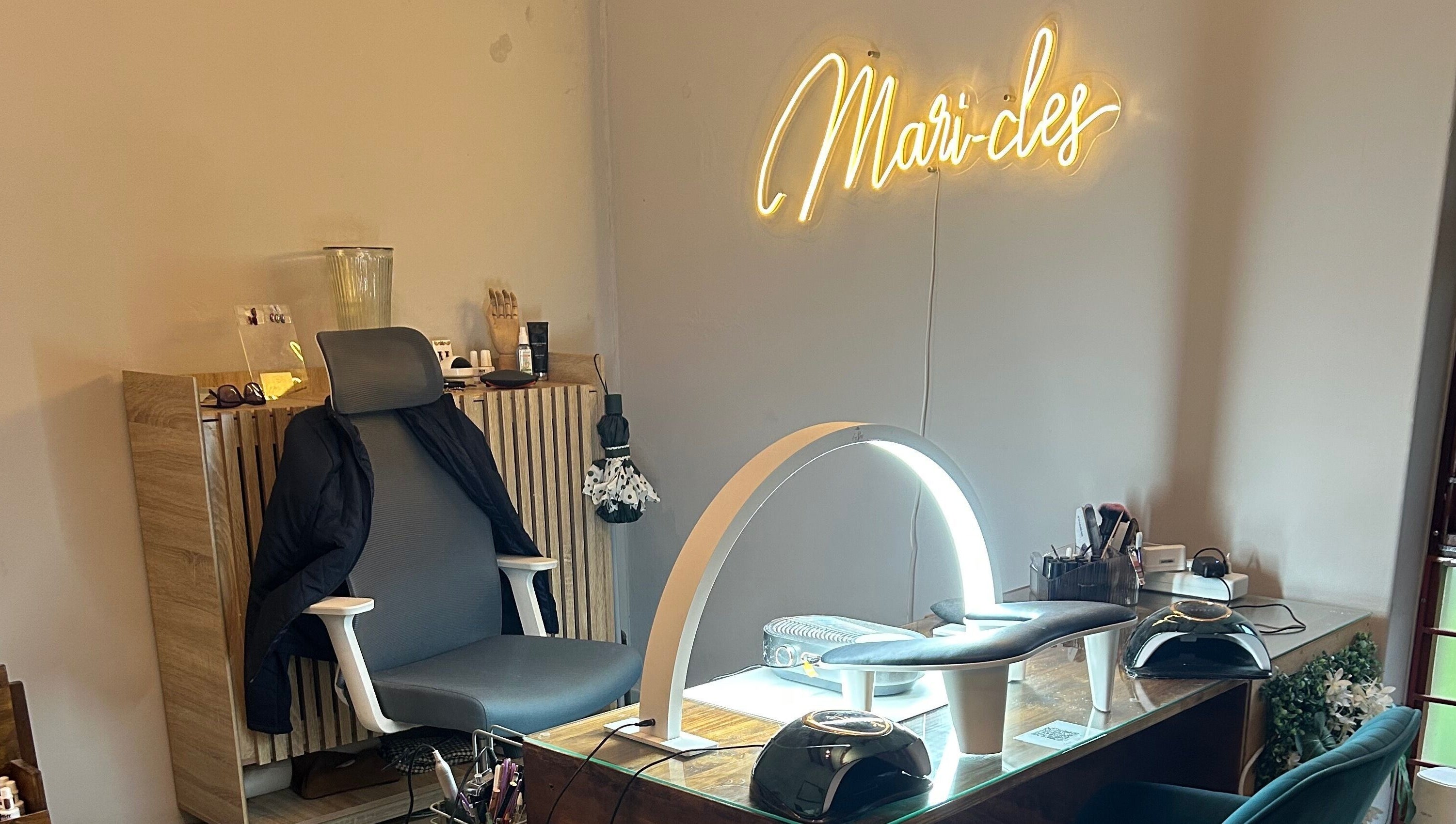 Mari-cles beauty studio in Pretoria, Gauteng, ZA showcasing a chic nail station with modern decor.