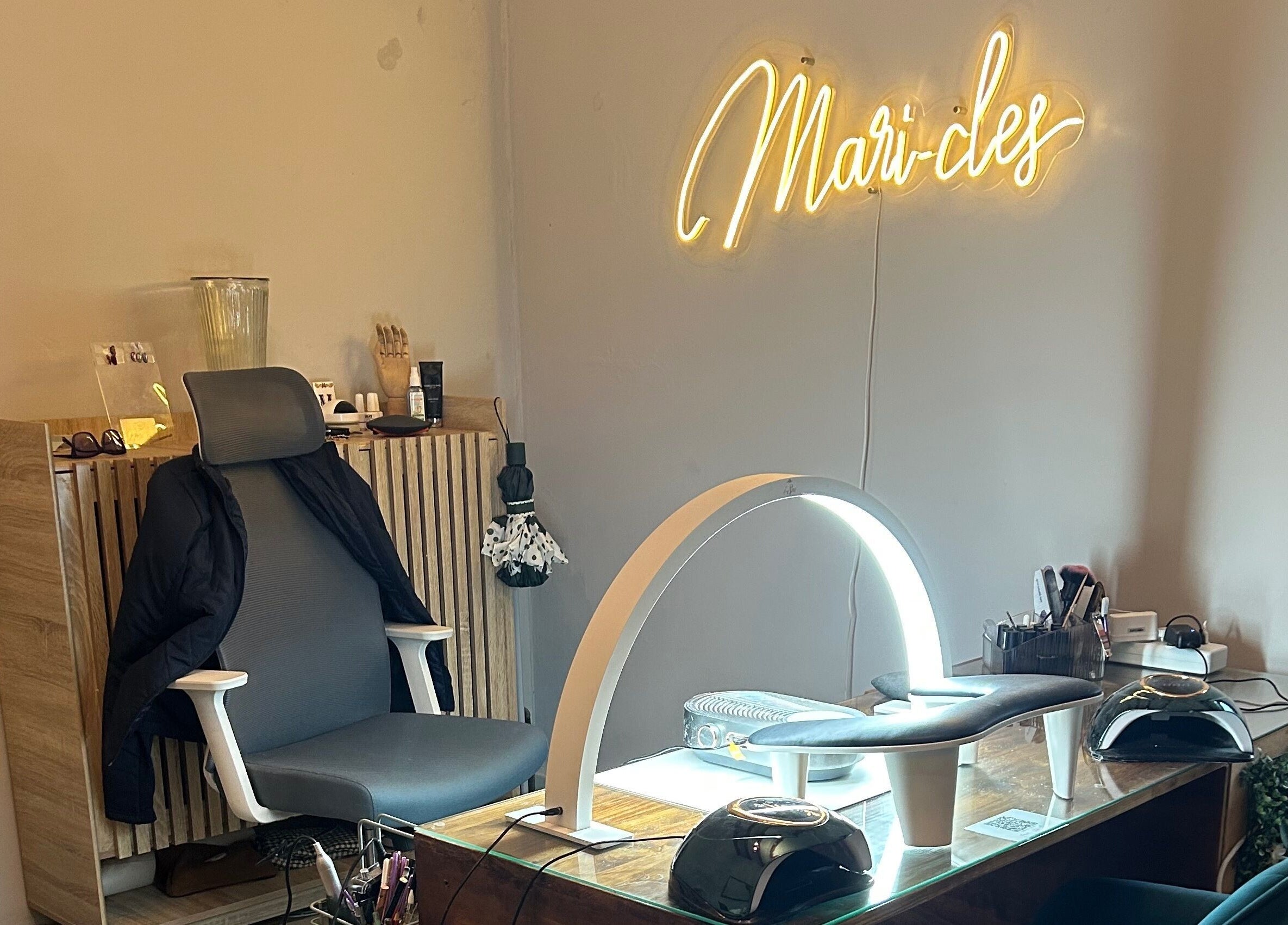 Mari-cles beauty studio in Pretoria, Gauteng, ZA showcasing a chic nail station with modern decor.