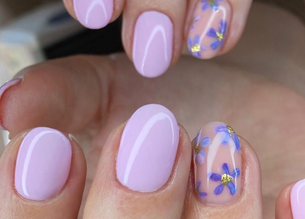Pastel lavender nails with floral art at Mari-cles, Pretoria, Gauteng, ZA offering exquisite manicures.