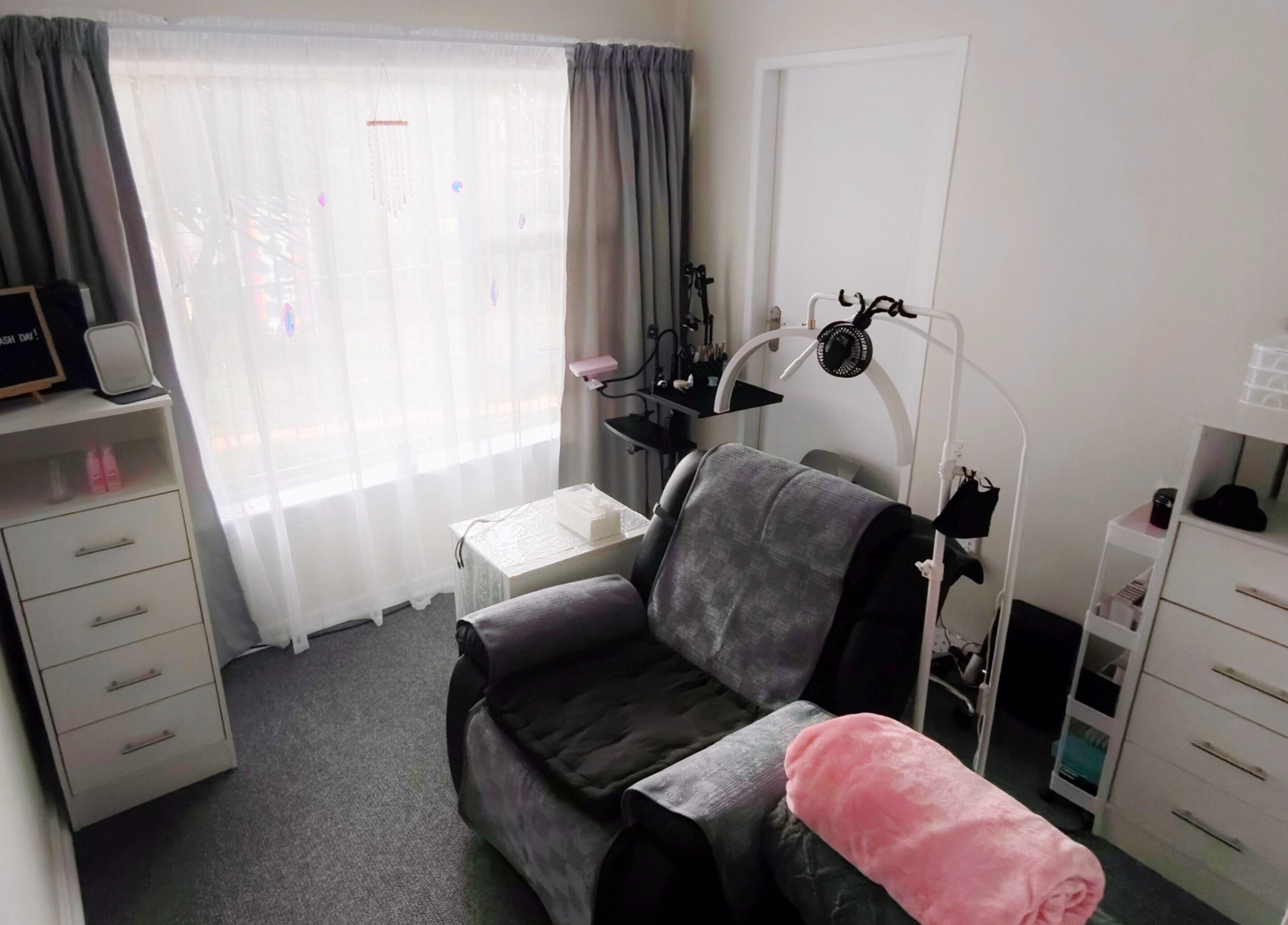 Cozy lash treatment room at Lashes by Jodene, Kempton Park, Gauteng, ZA, featuring a plush chair and calming decor.