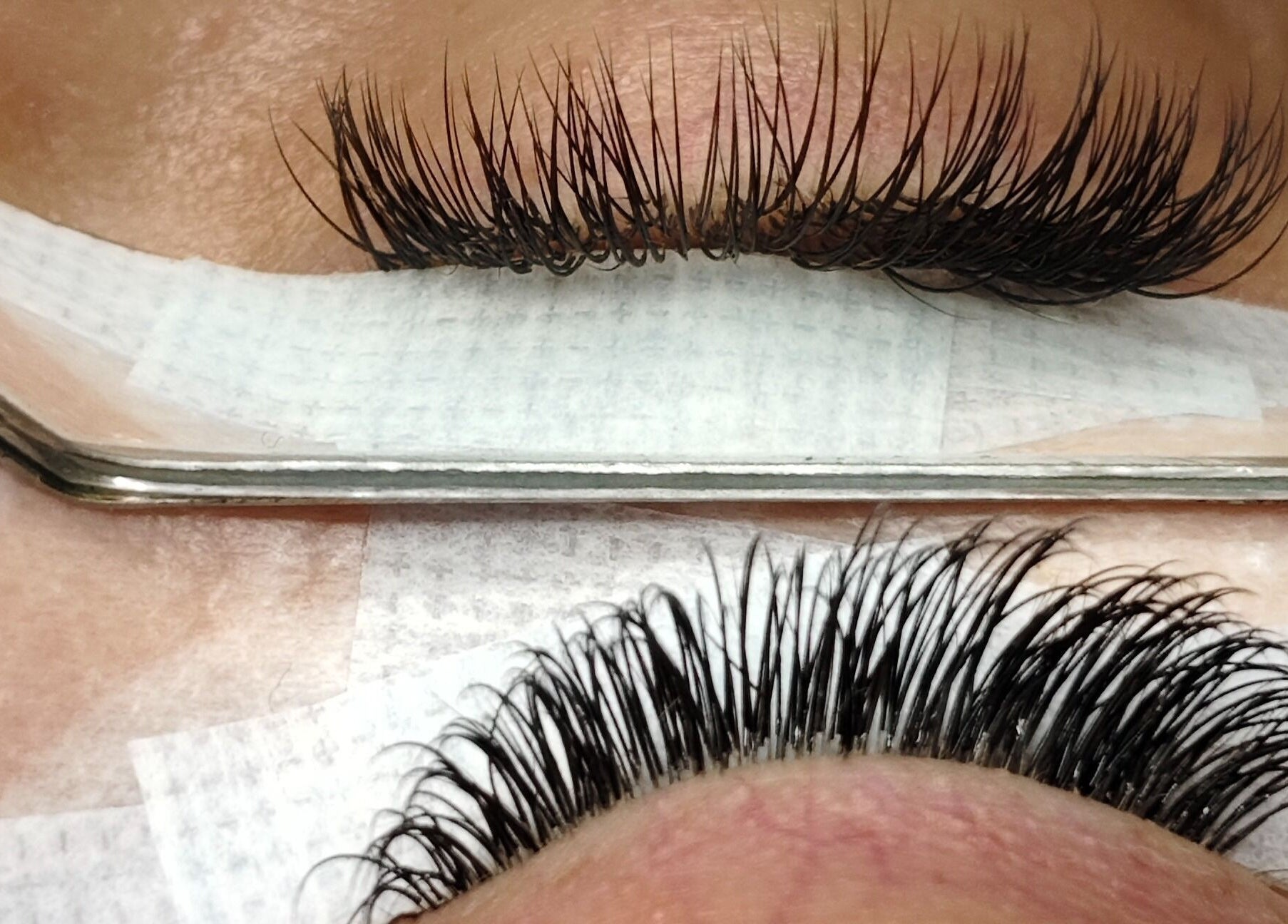 Elegant eyelash extensions at Lashes by Jodene, Kempton Park, Gauteng, ZA, showcasing precision and artistry.