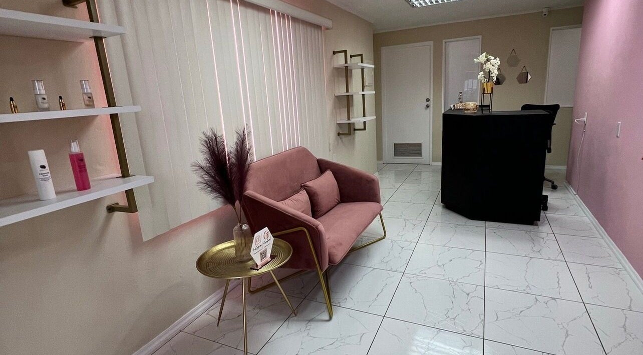 Modern reception at Ethereal Beauty, Willemstad, Curaçao with blush seating and chic decor.