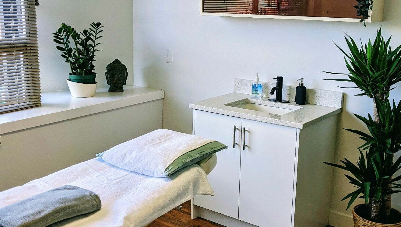 Relaxing spa room at Clarico Electrolysis + Advanced Aesthetics, Vancouver, BC, CA with a cozy treatment bed.