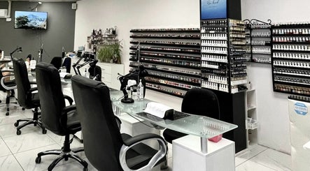 Royal Nail Spa Kelston