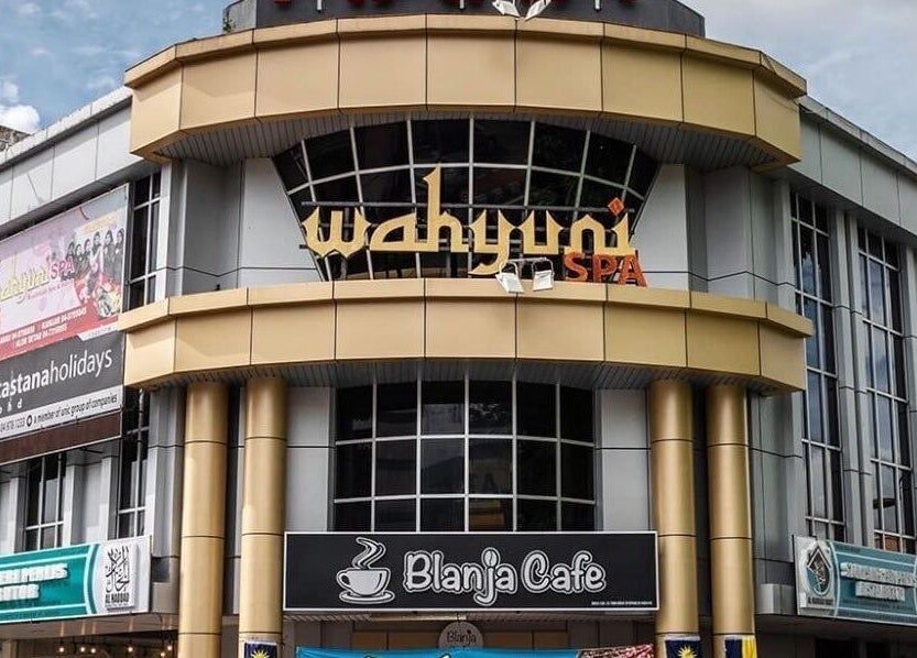 Exterior of Wahyuni Spa Kangar in Kangar, Perlis, MY featuring its distinctive gold facade.