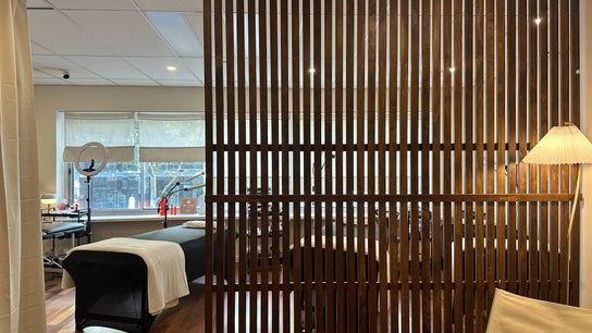 Sophialashes.x.ribbon venue in Melbourne, Victoria, AU, featuring a cozy treatment room with modern decor.