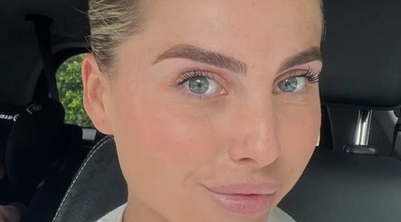 Brow Beauty Bar by Gee image 3