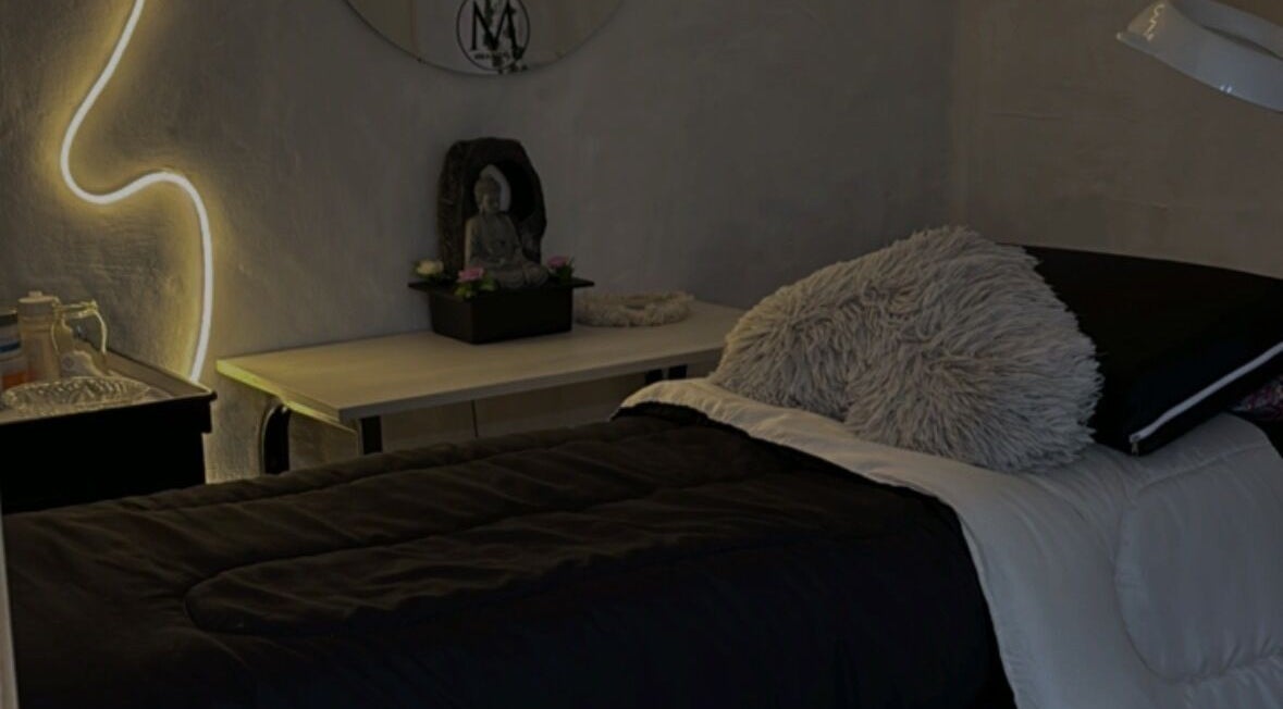 Sala de relajación en #Mandala, Olavarría, Provincia De Buenos Aires, AR con iluminación suave y decoración zen.