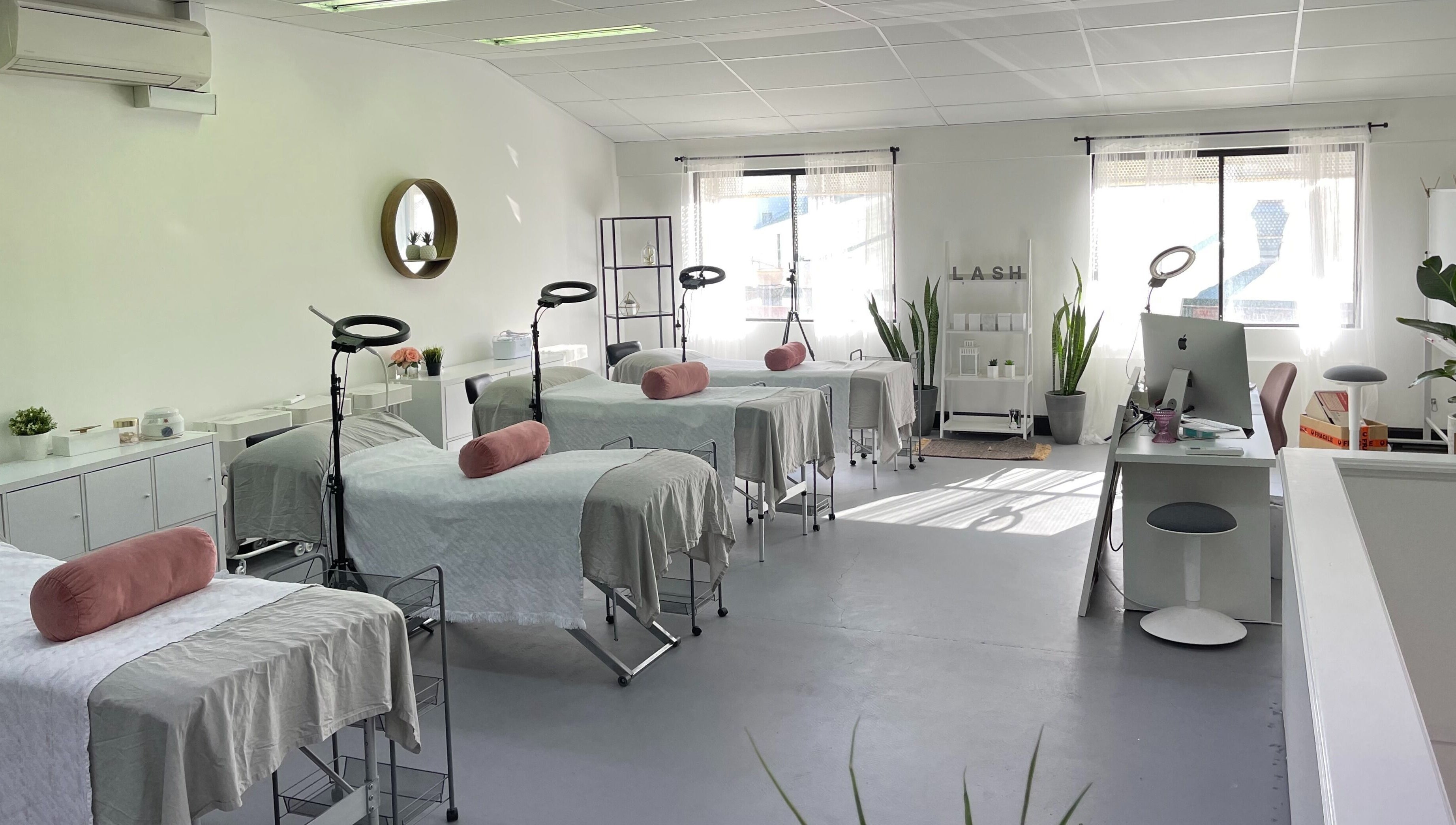 Beautifeyes Studio in Botany, New South Wales, AU offers a serene setting with treatment beds and natural light.