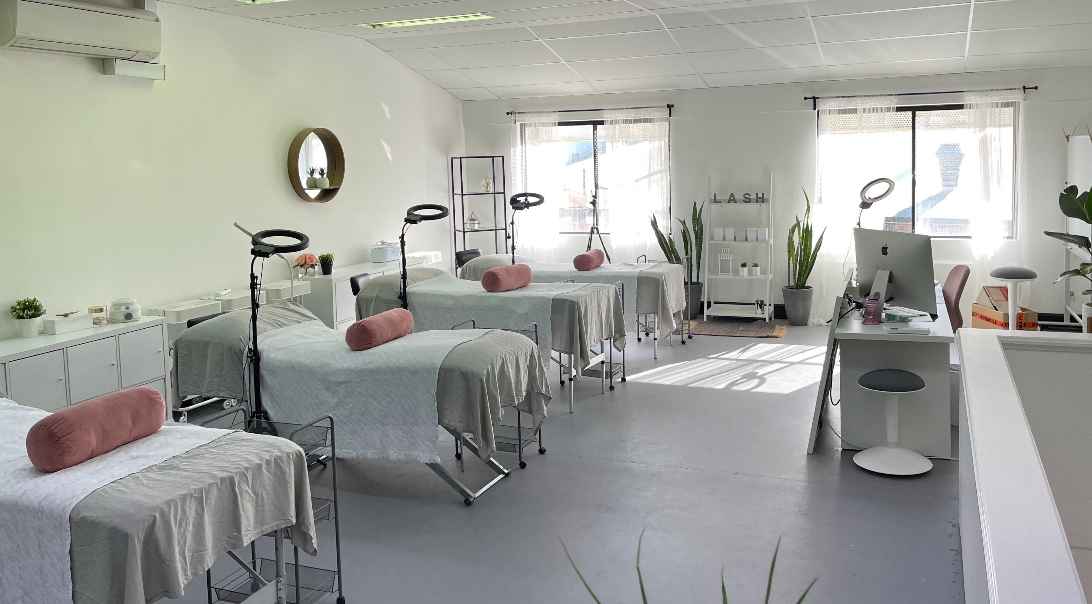 Beautifeyes Studio in Botany, New South Wales, AU offers a serene setting with treatment beds and natural light.
