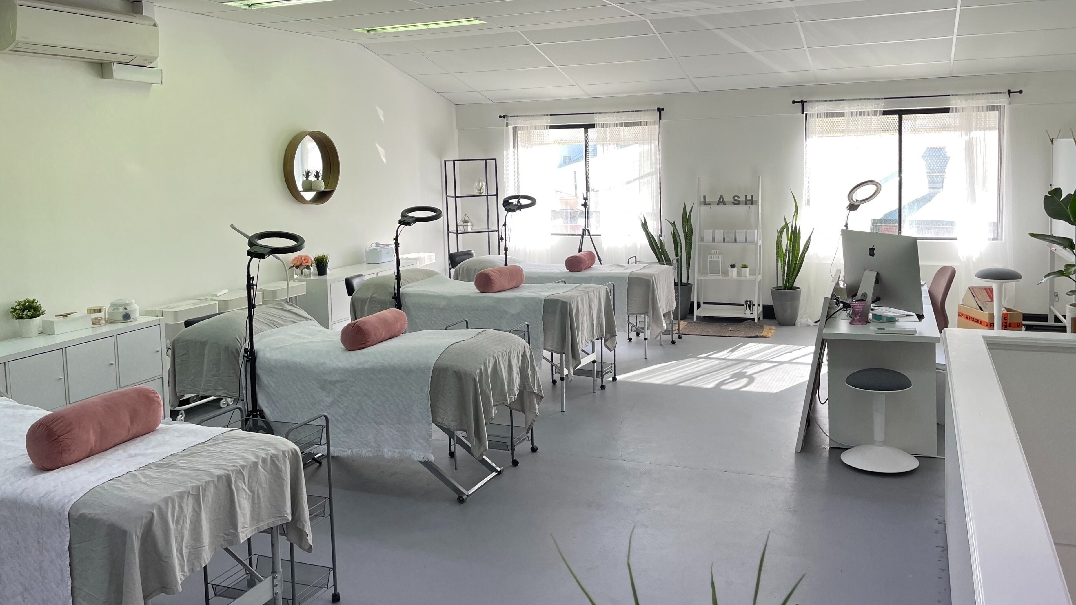 Beautifeyes Studio in Botany, New South Wales, AU offers a serene setting with treatment beds and natural light.