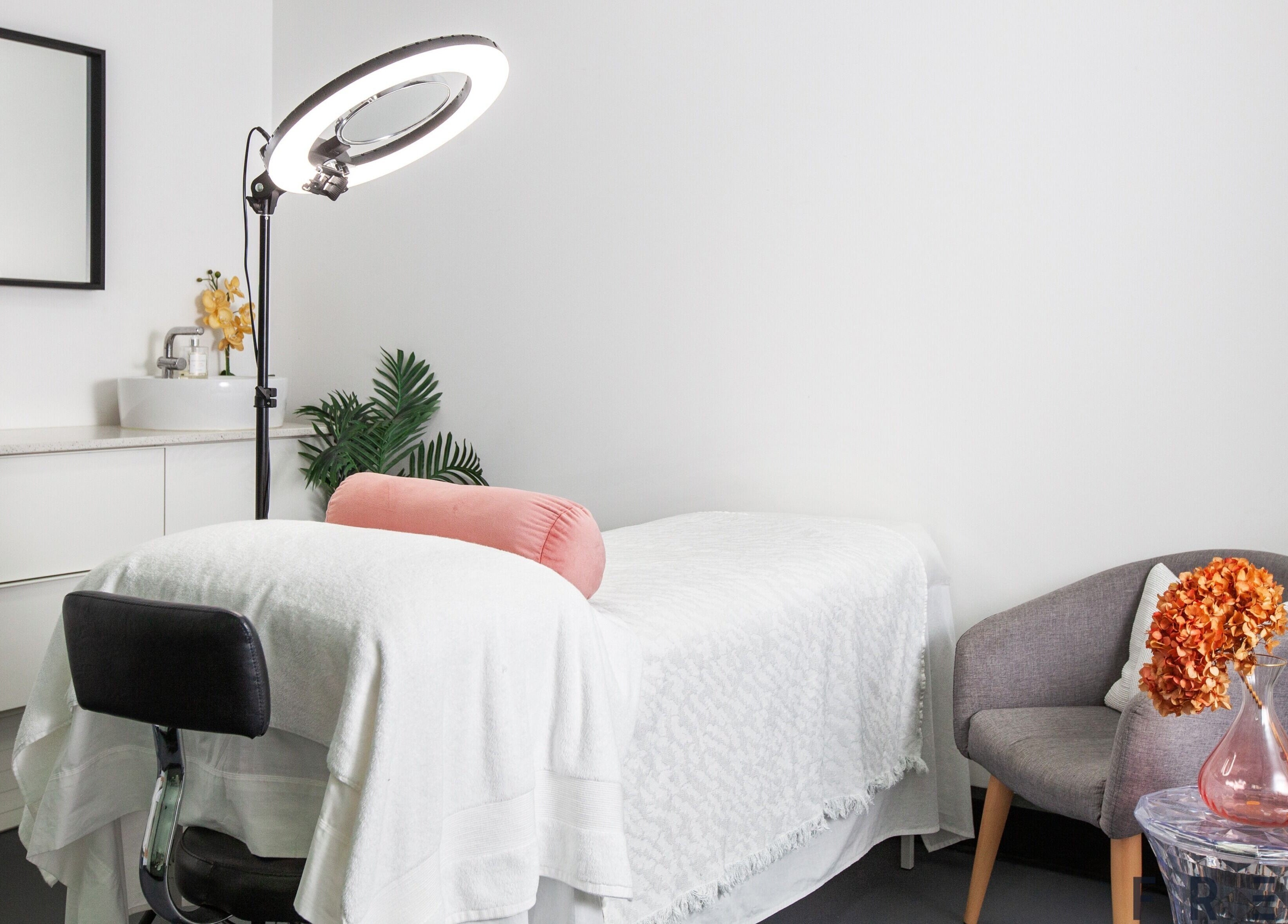 Serene beauty treatment room at Beautifeyes Studio, Botany, New South Wales, AU, featuring modern amenities.