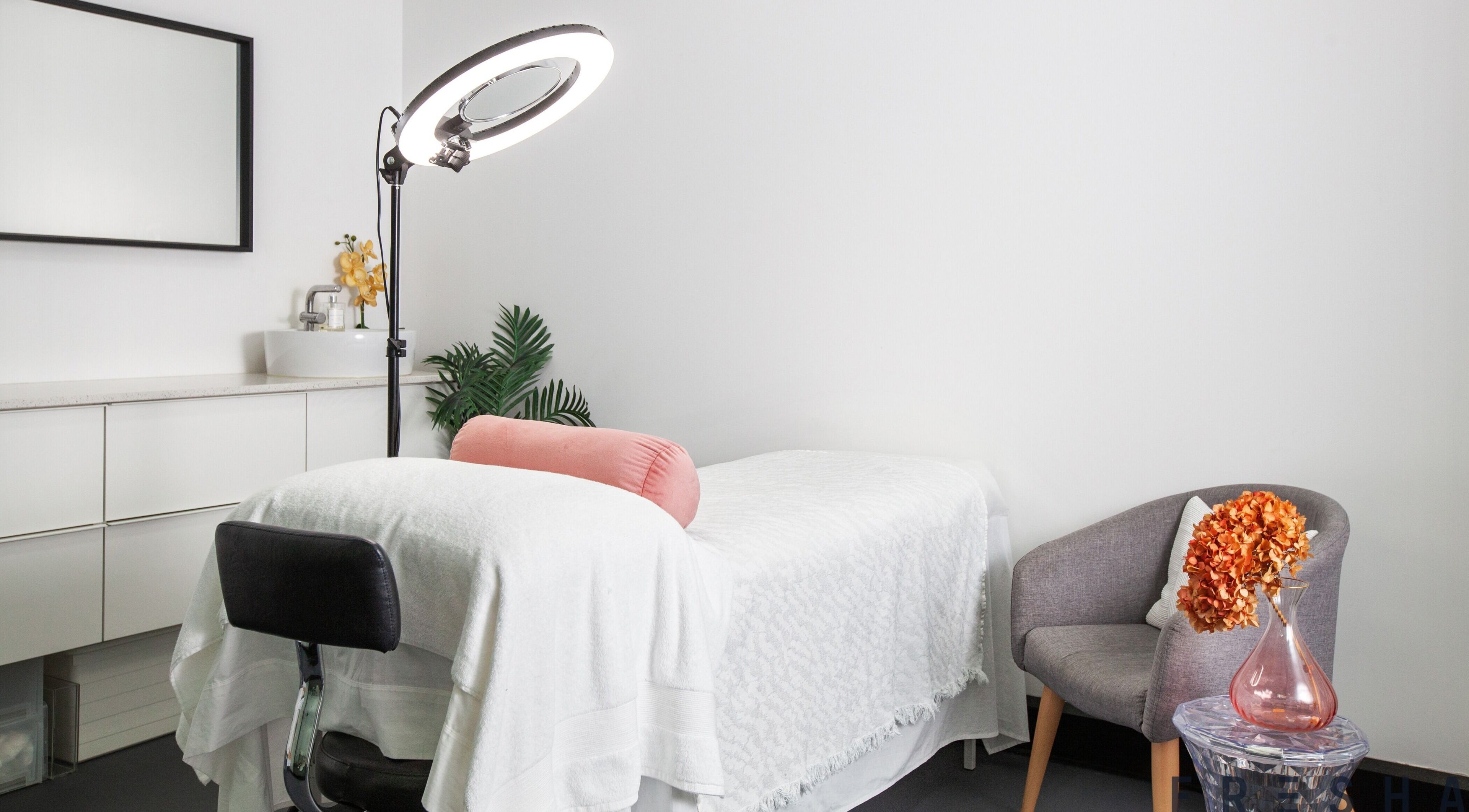 Serene beauty treatment room at Beautifeyes Studio, Botany, New South Wales, AU, featuring modern amenities.