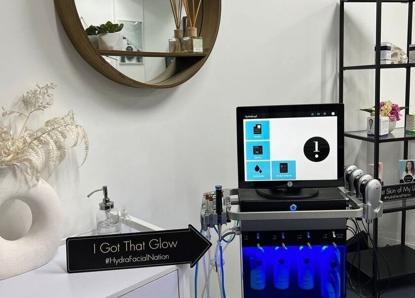 Beautifeyes Studio in Botany, NSW, AU features modern hydrafacial equipment and chic decor.