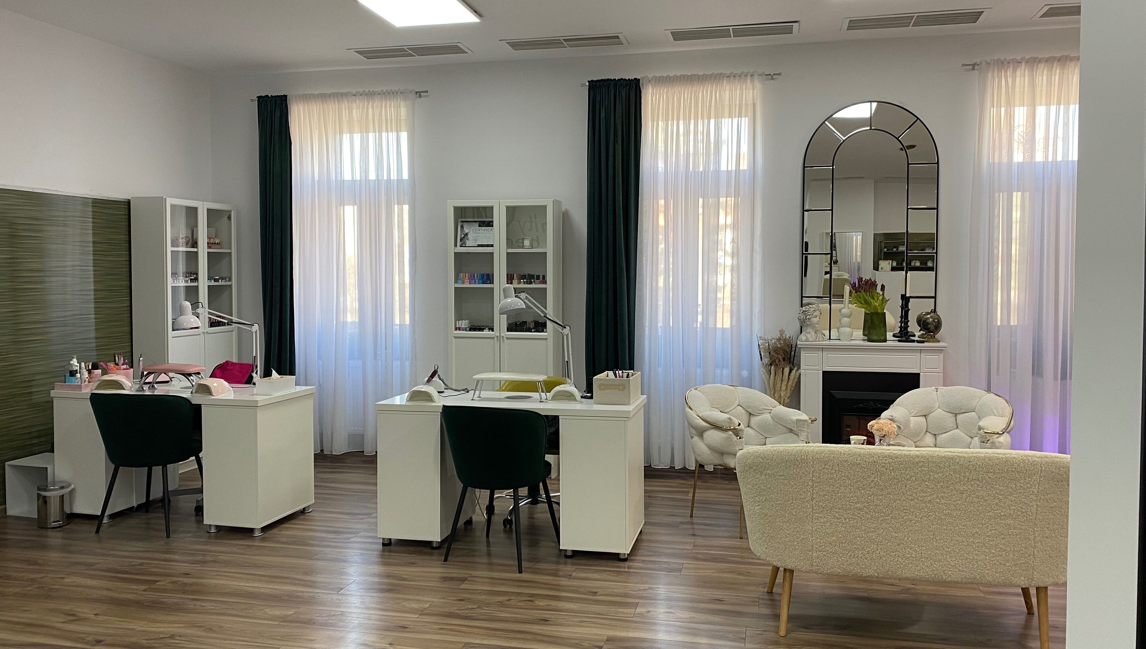 Spațiu modern și elegant la Infinity Beauty Salon, Târgu Mureș, Județul Mureș, RO, pentru relaxare și înfrumusețare.
