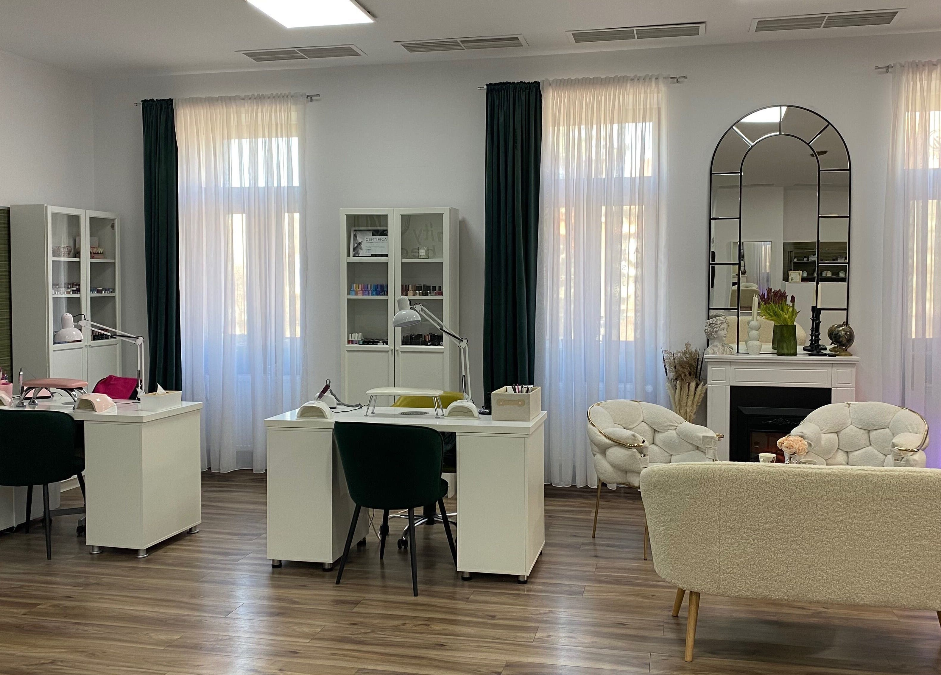 Spațiu modern și elegant la Infinity Beauty Salon, Târgu Mureș, Județul Mureș, RO, pentru relaxare și înfrumusețare.