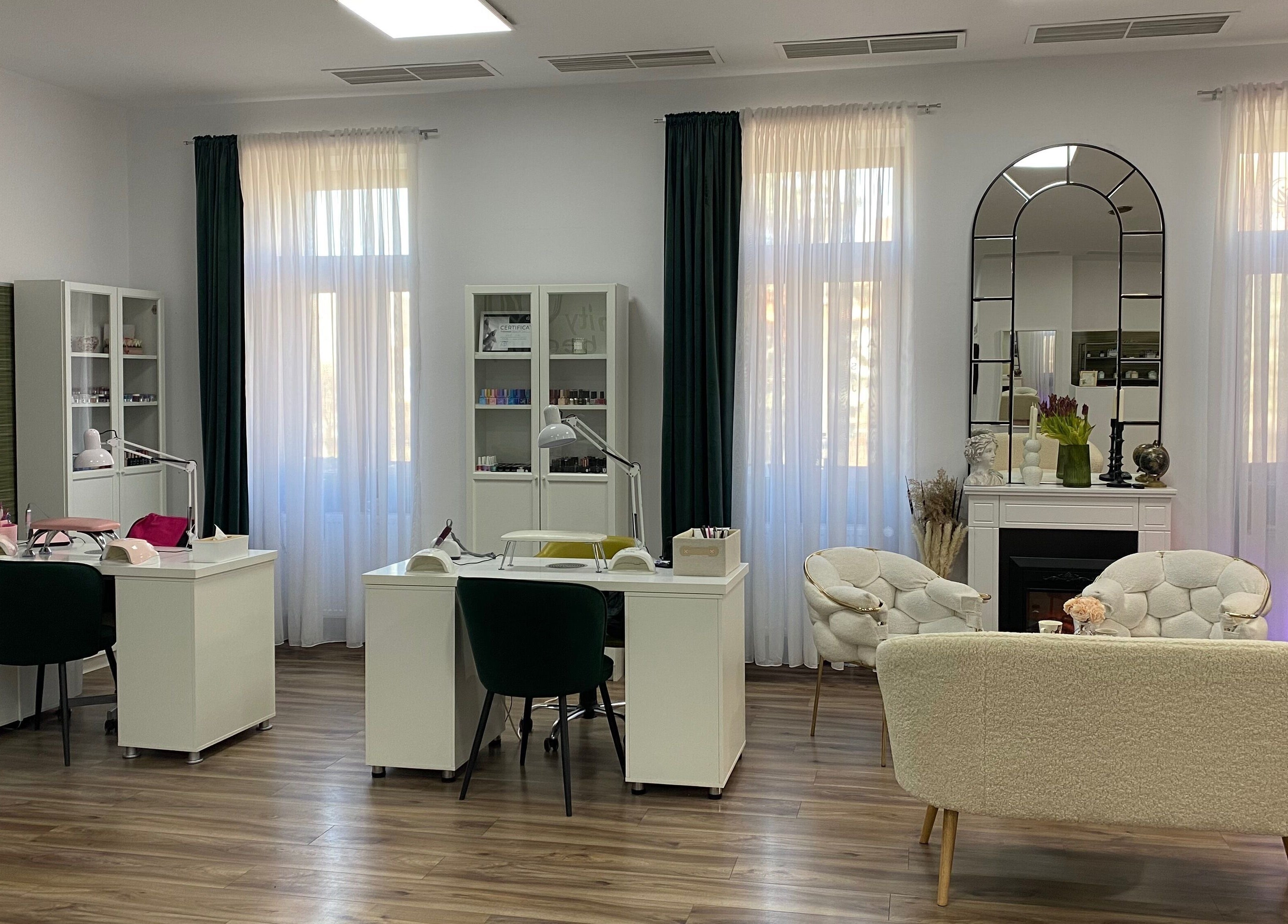 Spațiu modern și elegant la Infinity Beauty Salon, Târgu Mureș, Județul Mureș, RO, pentru relaxare și înfrumusețare.