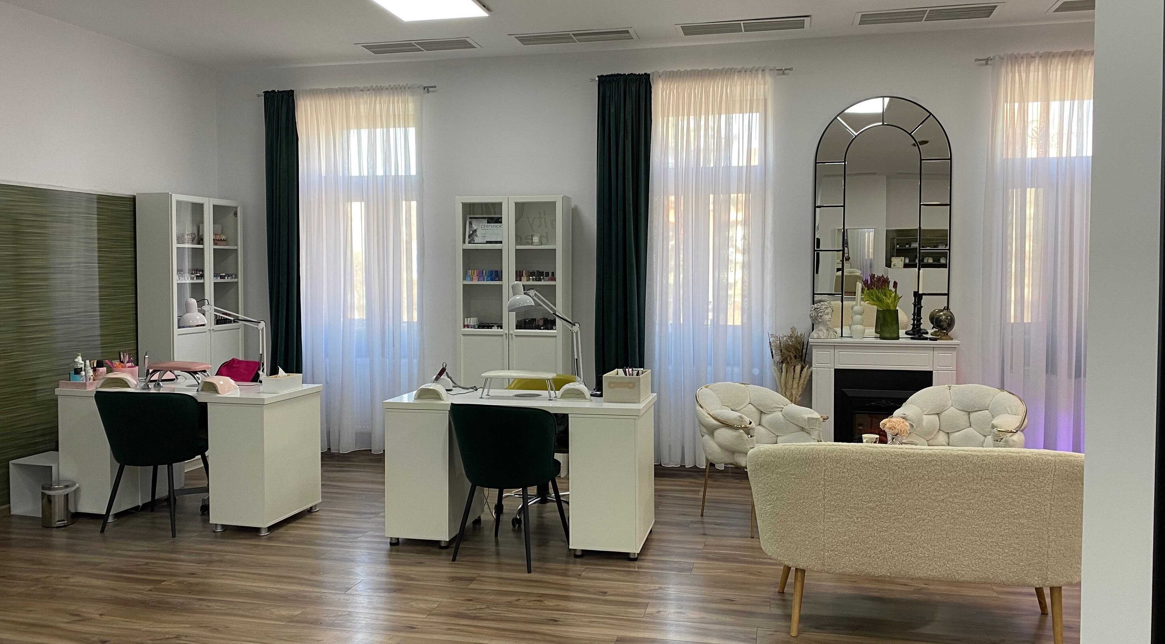 Spațiu modern și elegant la Infinity Beauty Salon, Târgu Mureș, Județul Mureș, RO, pentru relaxare și înfrumusețare.