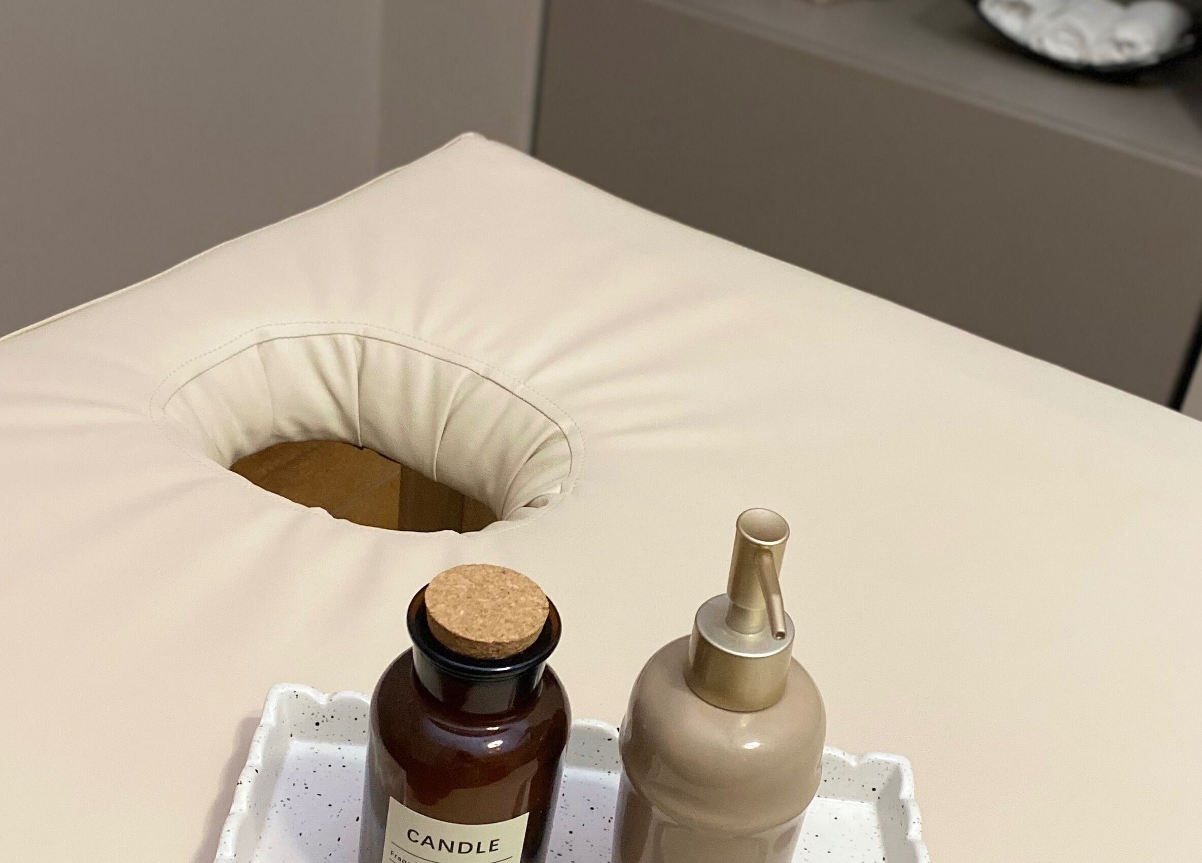 Masă de masaj cu uleiuri esențiale la Infinity Beauty Salon, Târgu Mureș, Județul Mureș, RO.