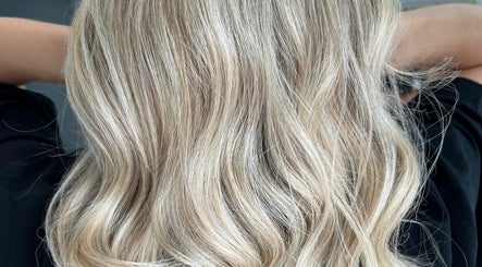 Claire Anderton Hair at Blossoms Cheadle SK8 1DR зображення 3
