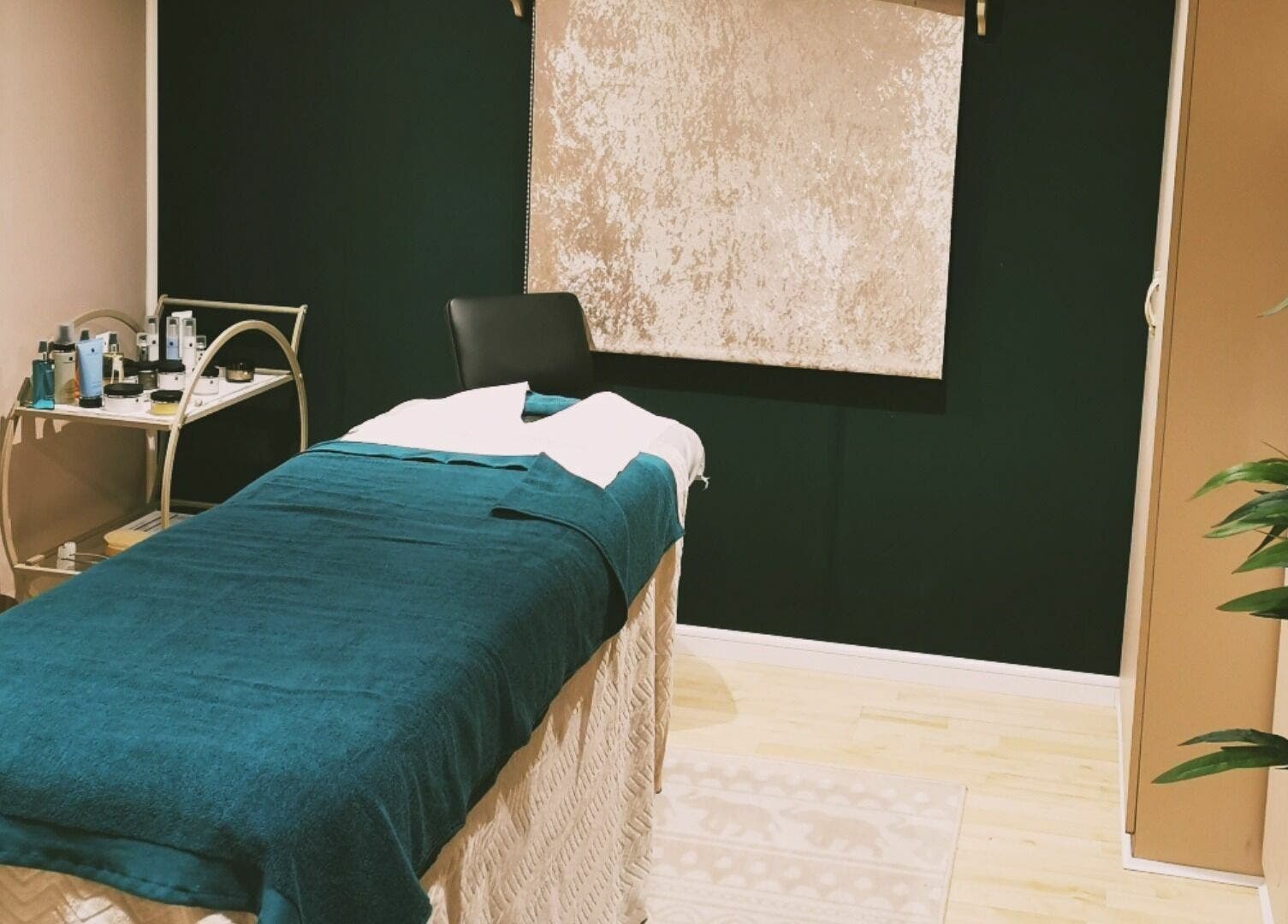 Elegant treatment room at Skinscape Aesthetics & Beauty Kelso, KELSO, Scotland, GB, with a cozy massage bed.
