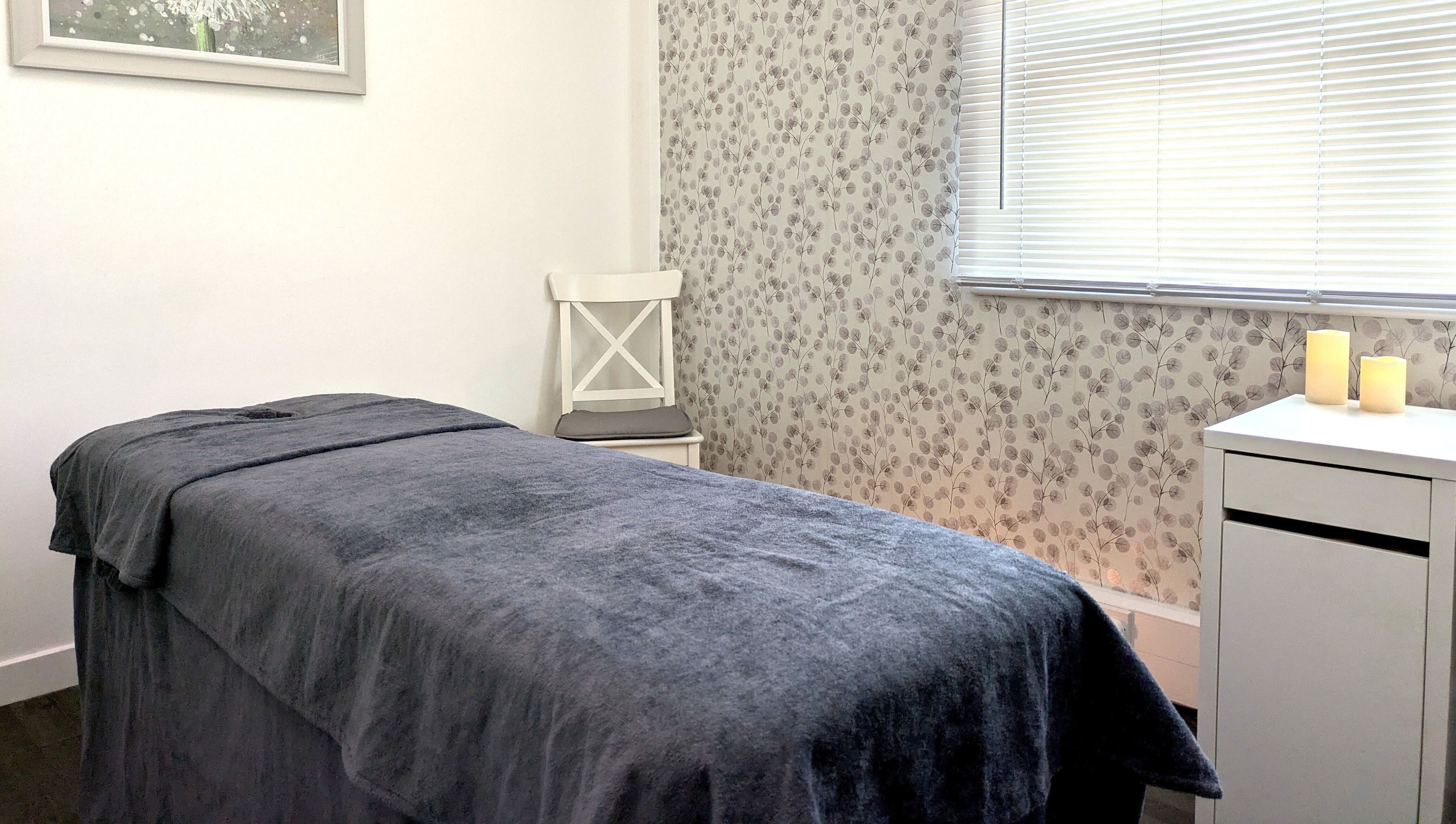 Tranquil massage room at Innerspace Wellbeing, Leicester, England, GB with therapeutic ambiance.