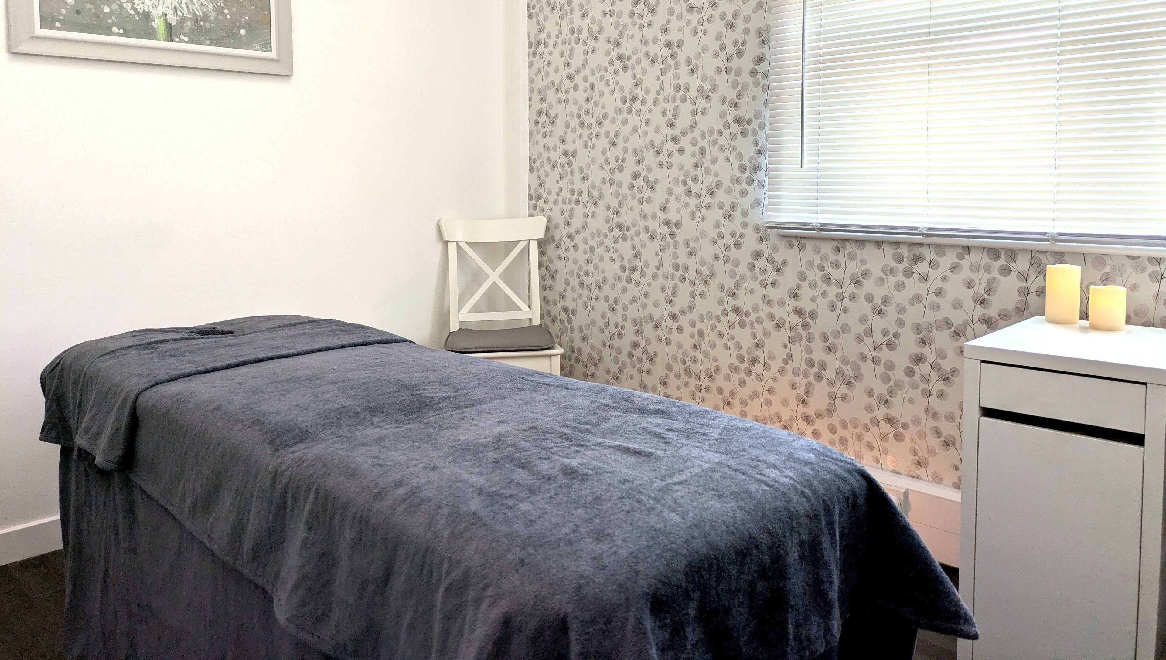 Tranquil massage room at Innerspace Wellbeing, Leicester, England, GB with therapeutic ambiance.