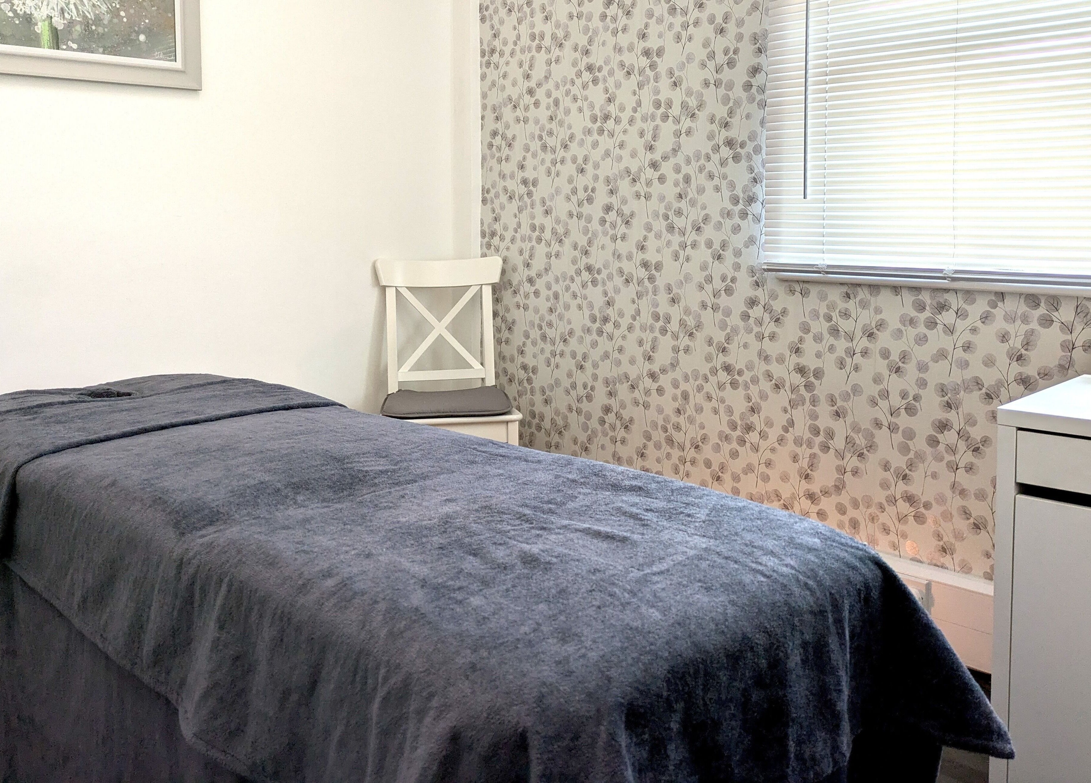 Tranquil massage room at Innerspace Wellbeing, Leicester, England, GB with therapeutic ambiance.