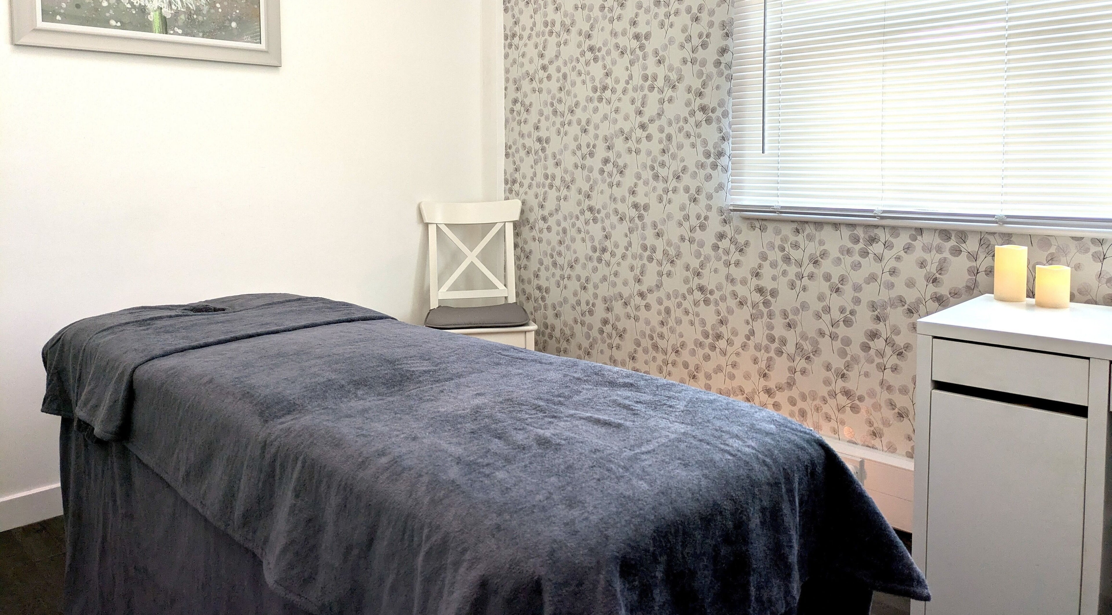 Tranquil massage room at Innerspace Wellbeing, Leicester, England, GB with therapeutic ambiance.