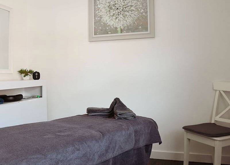 Relaxing massage room at Innerspace Wellbeing in Leicester, England, GB with a serene, minimalist design.