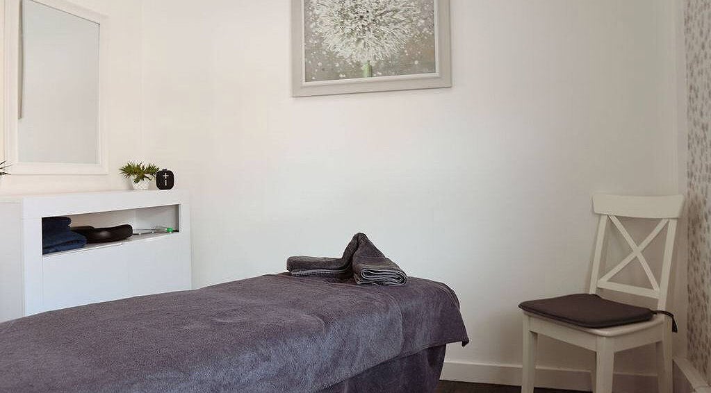 Relaxing massage room at Innerspace Wellbeing in Leicester, England, GB with a serene, minimalist design.