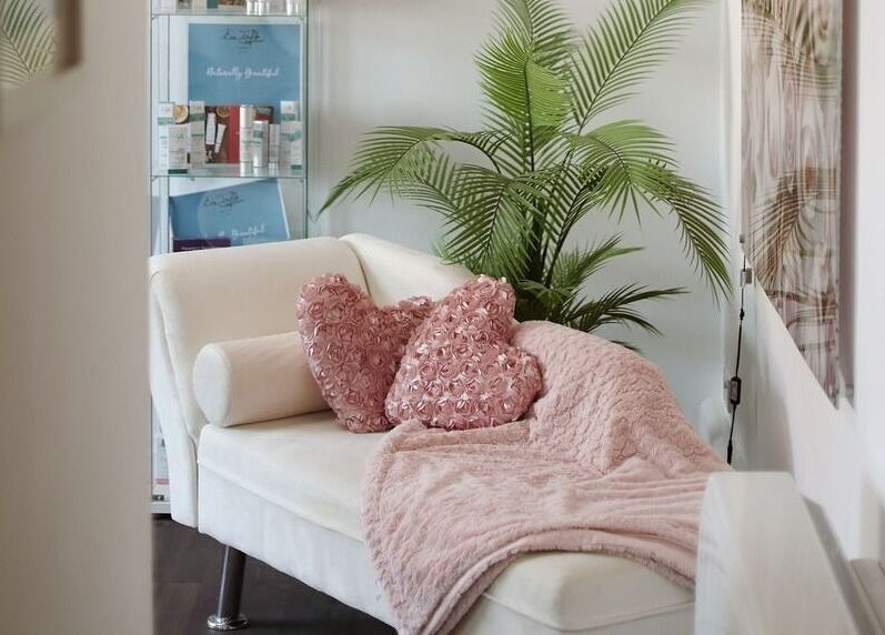 Cozy lounge with pink pillows at Innerspace Wellbeing, Leicester, England, GB.
