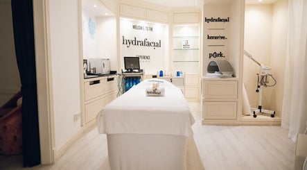 HydraFacial treatment room at Locks by Loulou Al Wasl, Dubai, AE, offering luxurious wellness services.