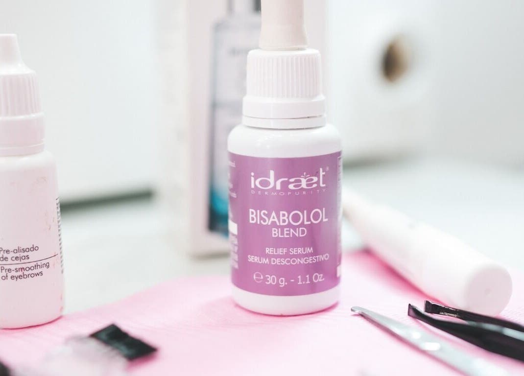 Productos de belleza en Espacio Malaquita, La Plata, Provincia de Buenos Aires, AR, mostrados en primer plano.