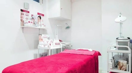 Crown Hair and Beauty Spa изображение 2