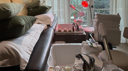 Footnanny Nail Spa - Four Season Hotel | Los Angeles
