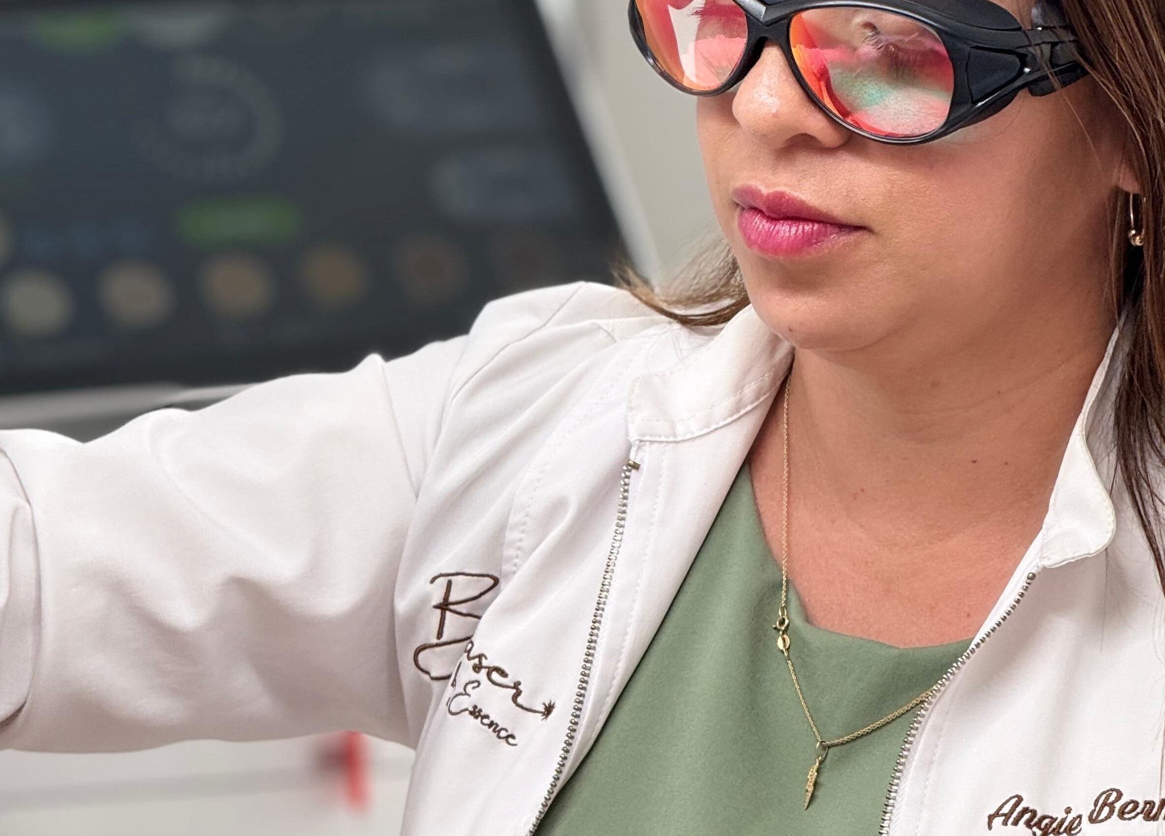 Laser treatment at Bonlaser by Essence, Kralendijk, Bonaire with expert wearing protective goggles.