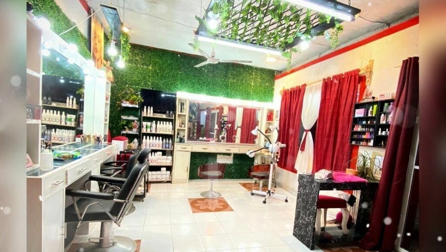 Salón Charly  Chan Hair Studio, bild 1