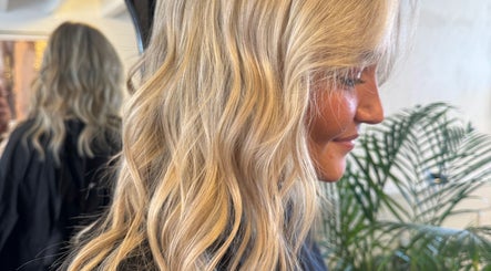 Hair By Owen, bilde 2