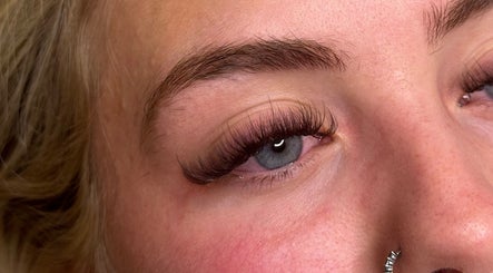Lashed By Ep slika 2