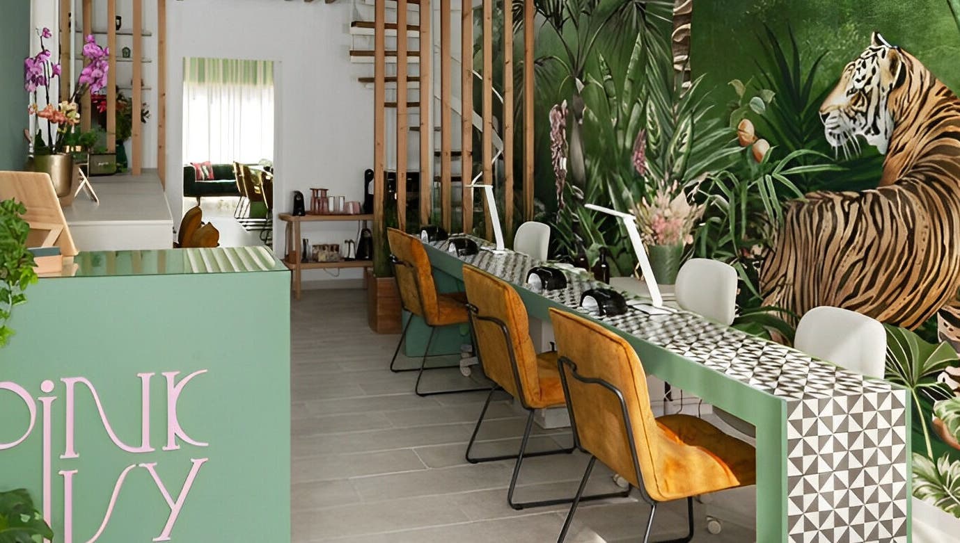 Stylish interior of Pink Ivy with tropical mural and sleek design in Στρόβολος, Λευκωσία, CY.