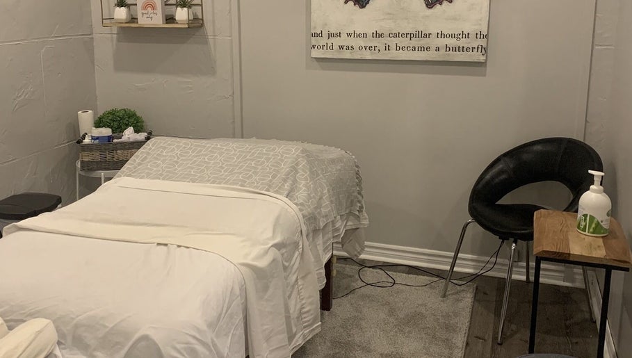 Zina's Healing Hands, bilde 1