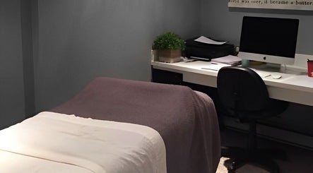Zina's Healing Hands, bilde 2