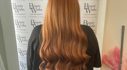 Ashley Hutton Hair Extensions afbeelding 2