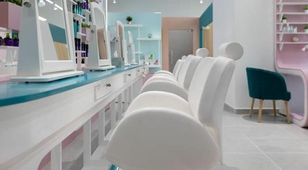 Refresh Hair & Beauty Bar – kuva 3